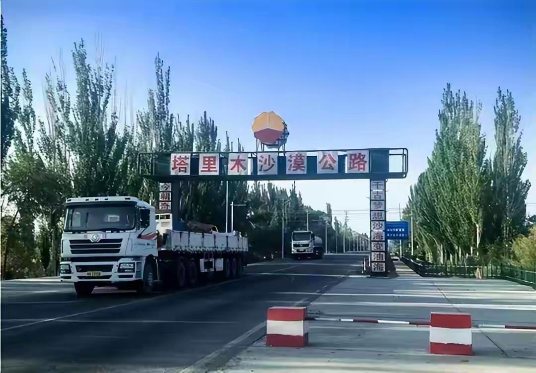 塔里木沙漠公路，每4公里一口水井。每口井房里，都住着一对夫妻。一个月三千块。