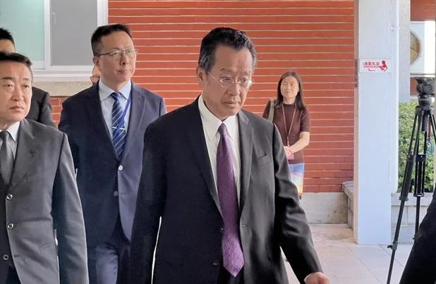 据台媒10月8日报道，对于美国官员要求台湾军费占GDP10%，台“防长”顾立雄回