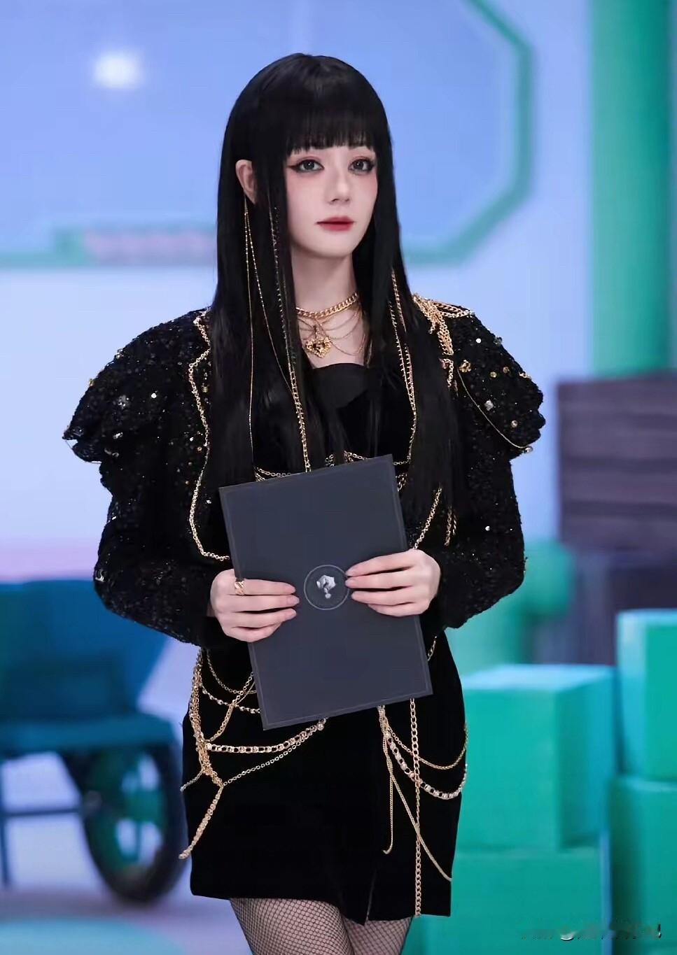 这妆造，迪丽热巴变成古巴人了[捂脸哭][捂脸哭]