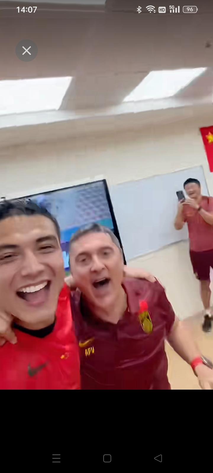 谁说安东尼奥只会摆大巴，只会苟着踢，又是谁说中国队这些小伙子只会防守，不会进球？