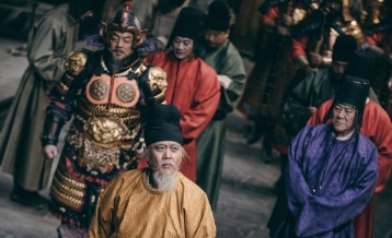 公元757年，新皇帝李亨给李隆基写信：父亲，你回来做皇帝，我依旧做太子。不料，李