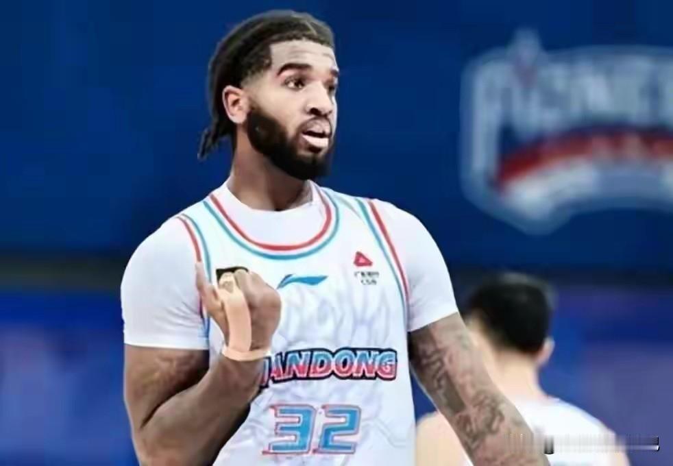 累计6次技术犯规，克里斯被处罚！山东男篮大外援克里斯在主场对阵同曦的比赛中再次