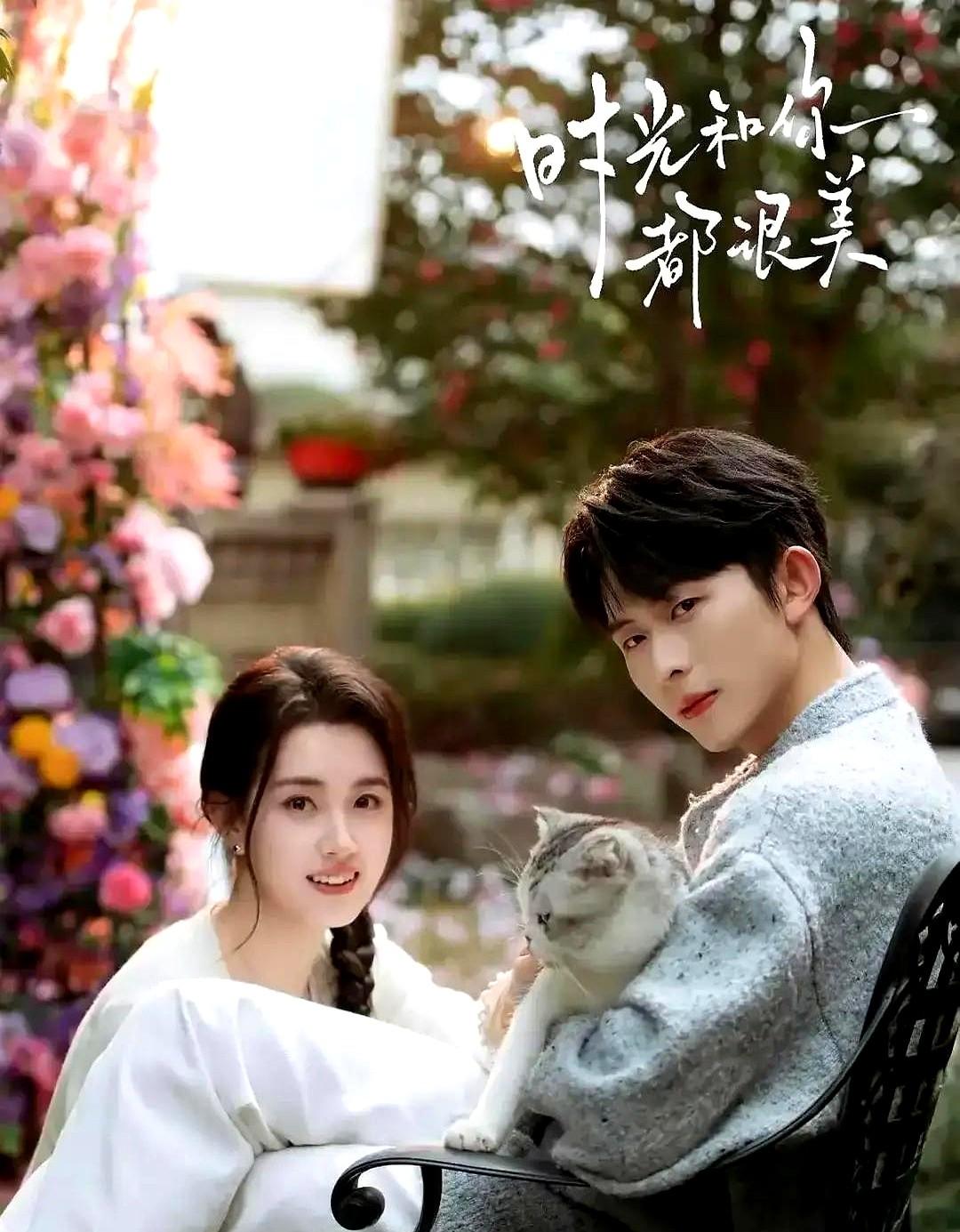 旁边没人认出她。短剧圈有个不成文的规矩，女演员要“好搭”。郭宇欣，中戏毕业，