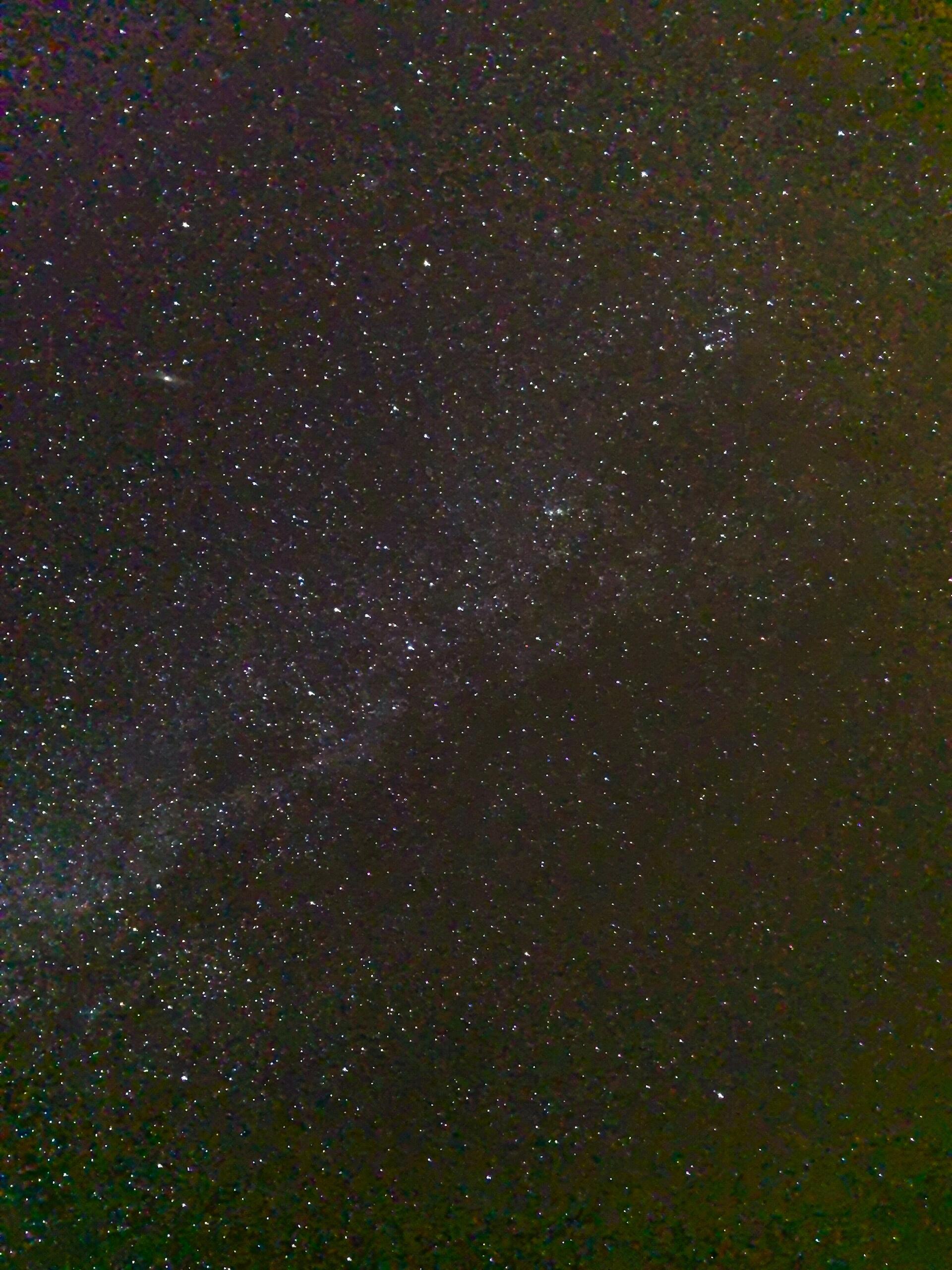 在沙漠看大地星河有多浪漫沙漠的夜把星光揉进沙粒里✨抬头是漫天星河倾泻，脚下是沙