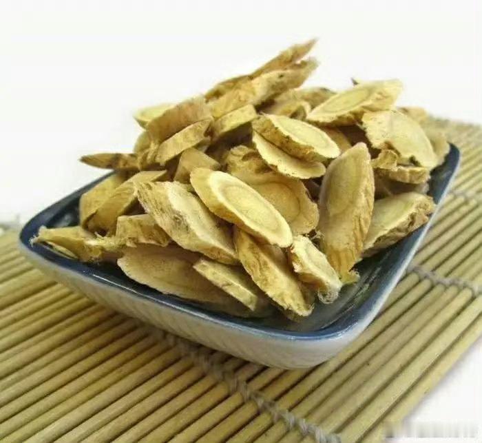 三伏天，黄芪的7个神奇搭配，让你免疫力提高，病毒细菌无处藏身！1、黄芪+当归：补