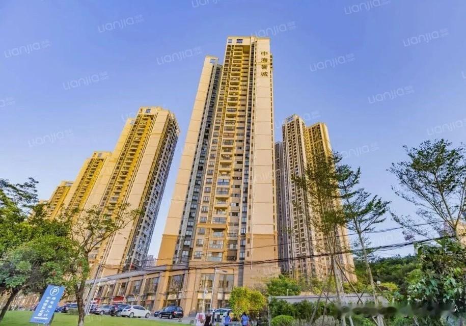 位于广州黄埔区萝岗香雪板块的中海誉城小区，也是一座楼龄相对年轻的小区。当年开盘的