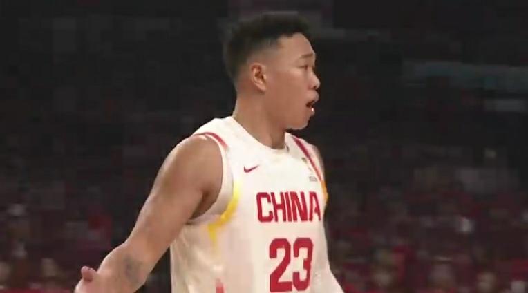 贺希宁早就该进国家队！在世预赛中国男篮VS日本篮板的第三节比赛中发生极其疯狂一幕