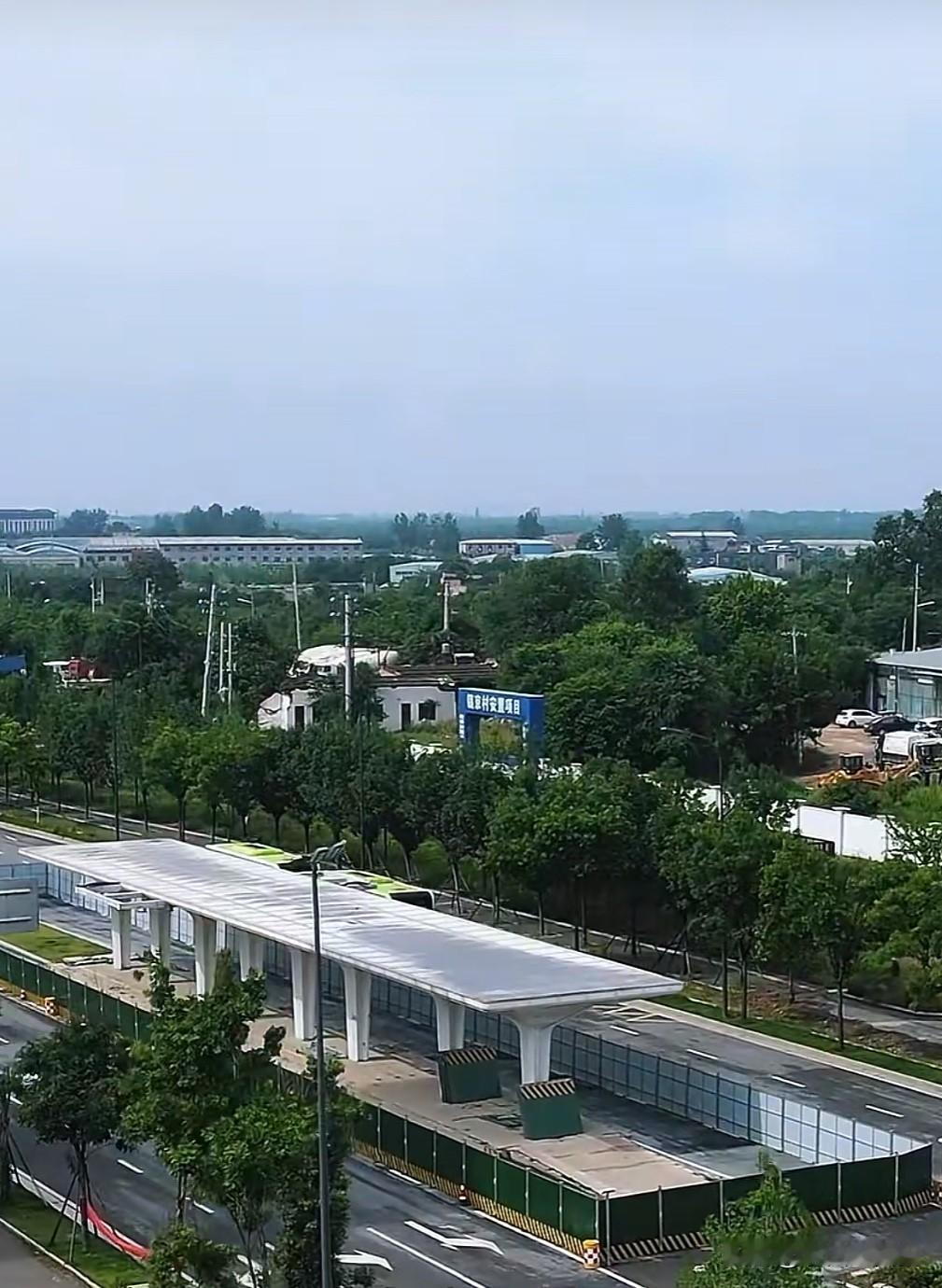 西咸智轨开启全面拆除工作了西咸智轨2023年开通，总投资7.05亿元，