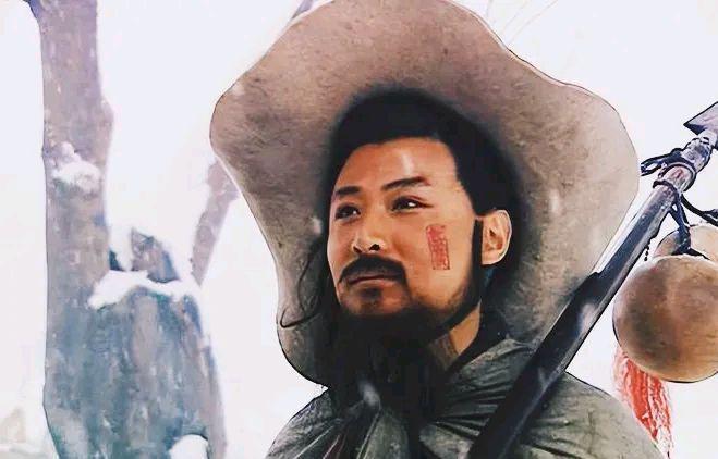 秦明输给史文恭，丢人吗？一点也不丢人，因为史文恭是林冲、武松、卢俊义的师兄，换林