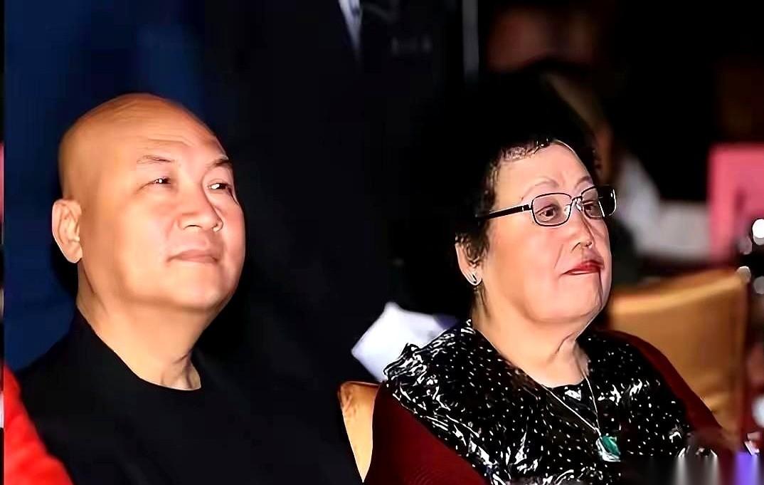 陈丽华的身后事安排一出来，很多人都替迟重瑞捏了把汗。庞大的商业帝国、所有能下金