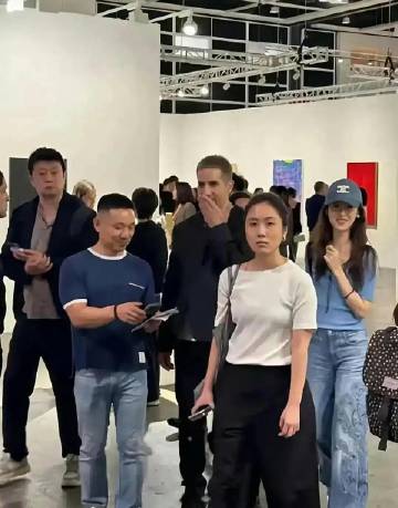 现实里刘强东的老婆章泽天长这样