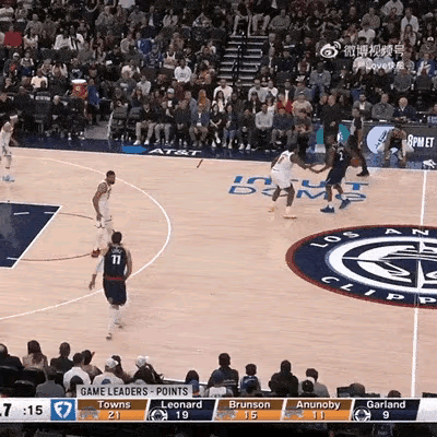 单论卡哇伊的技术，确实无人能及。阿奴诺比防守，伦纳德连续胯下运球，调整节奏，一