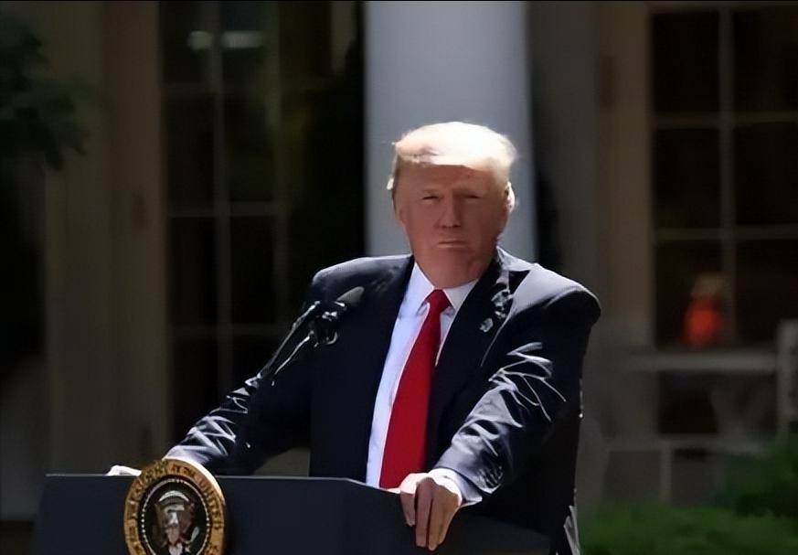 能让美国彻底慌神的“大雷”终于爆了！原来华盛顿高层现在最怕的，不是哪场局部战争打