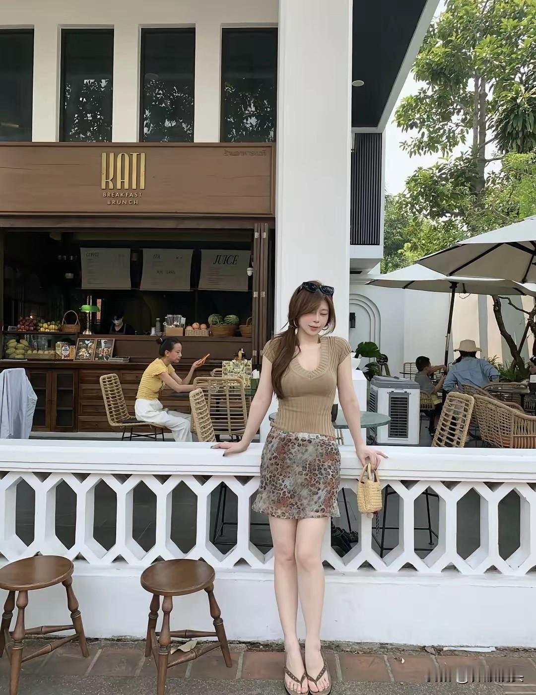 悠闲午后，咖啡馆里的小确幸