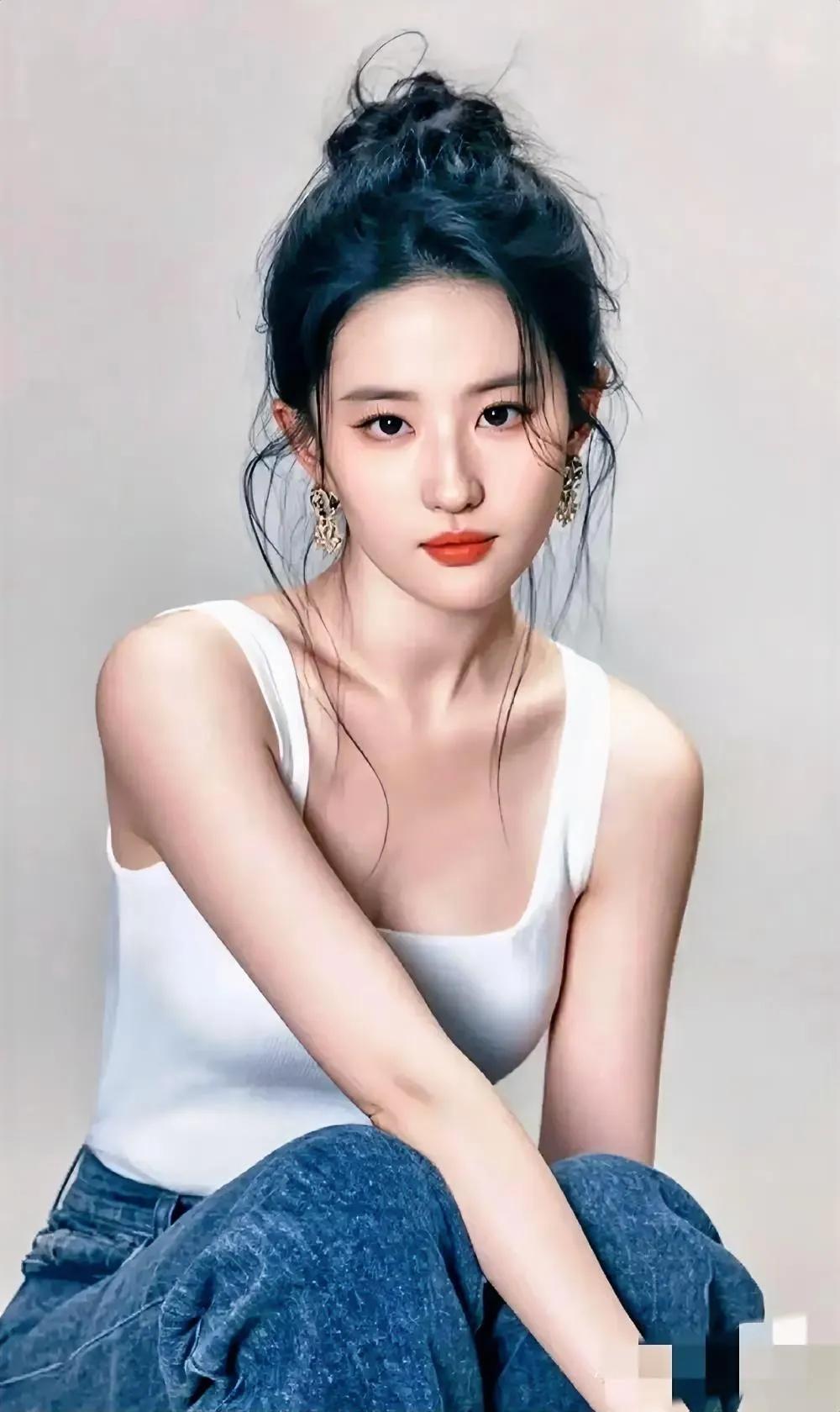 现在全网压力最大的就是刘亦菲吧！不是代言太多忙不过来，也不是作品太好，突破太