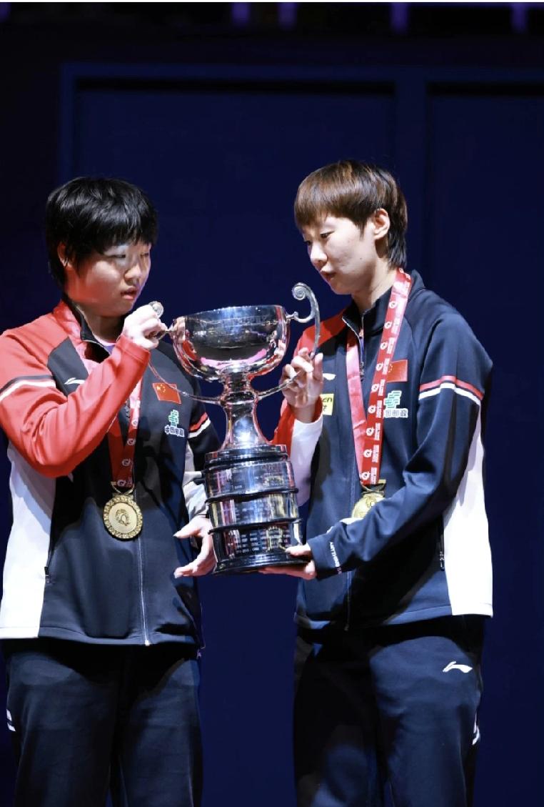 国乒女双又爆“王炸”！王曼昱/蒯曼横扫跨国组合登顶北京大满贯，2000积分直