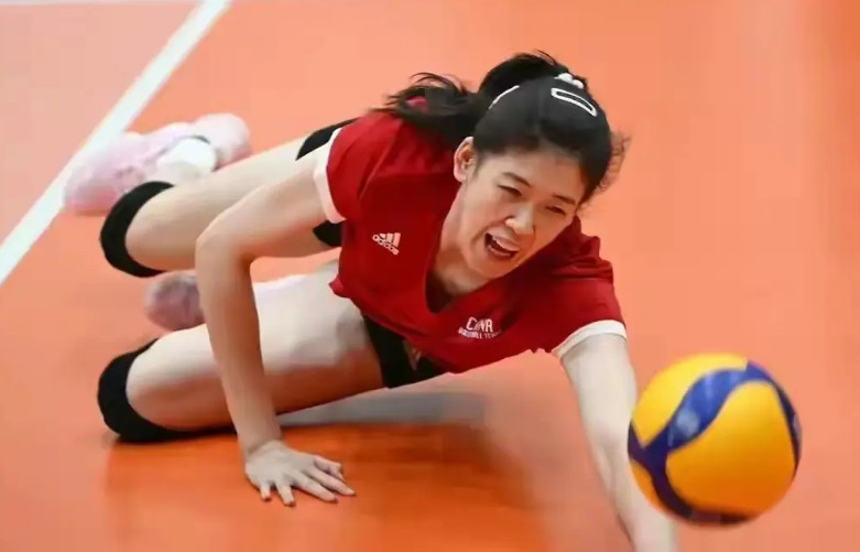 中国女排世锦赛无缘8强，输给法国，在于教练组一个错误的选择。有人怪庄宇珊，说她