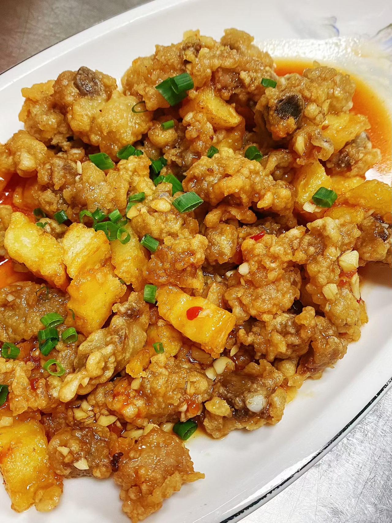 1.糖醋排骨2.红焖小金灵3.白灼虾姑4.鲜鱼冻5.海鲜粉干6.桂花干