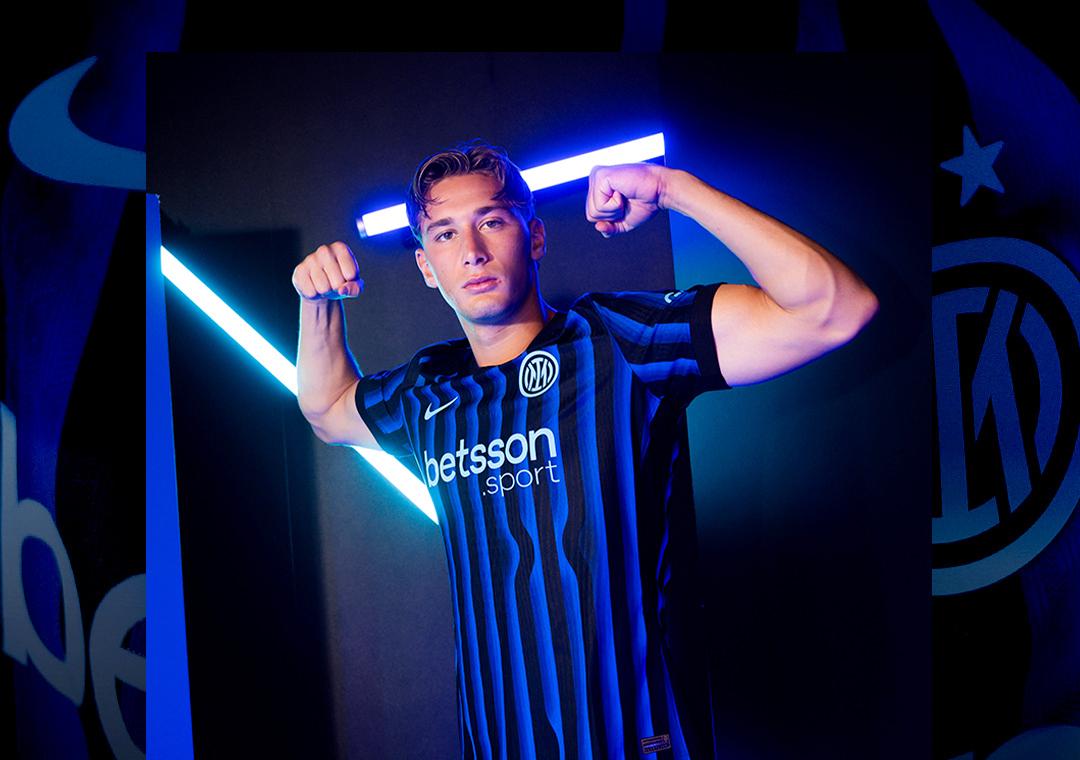 国米与意大利的“双重宝藏”20岁的国米青训中锋皮奥・埃斯波西托，在20