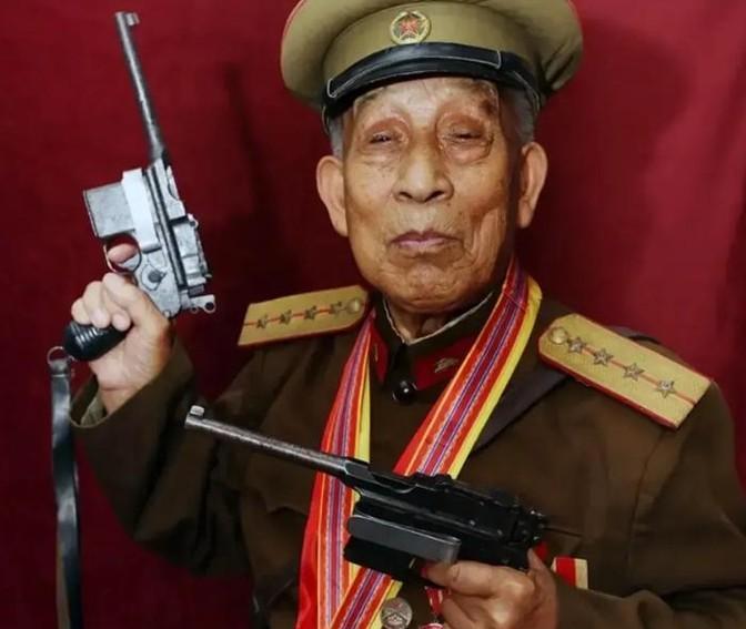 1996年，滕西远私藏两支手枪，民警让他上交，可他却说：“这两支枪，一支是粟裕大