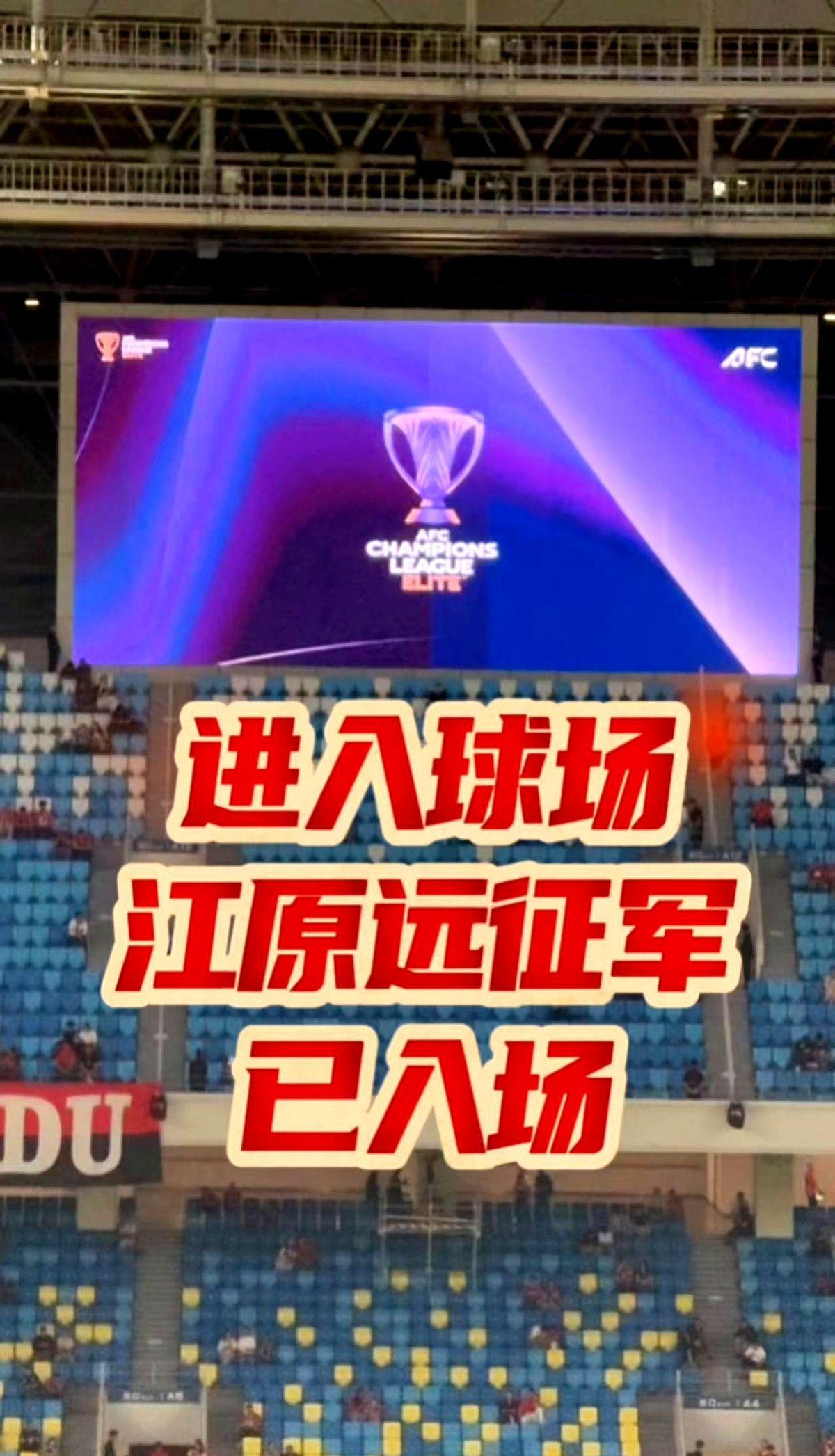 那瓶水，没说啥，却比进球还响。20个韩国老头，自掏六千块，坐飞机来看一群没外援