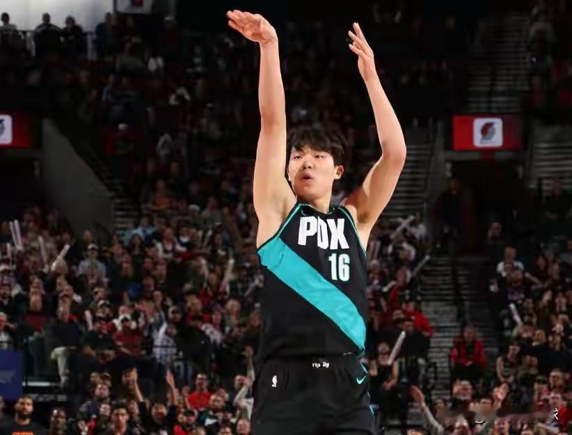 你认为杨瀚森的实力在NBA算什么水平NBA替补中锋没问题，杨瀚森今年20岁，身高