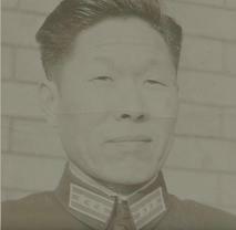 李士奇（原名李廷魁），1917年5月生于河南伊川，1938年入党，历经抗日战争、