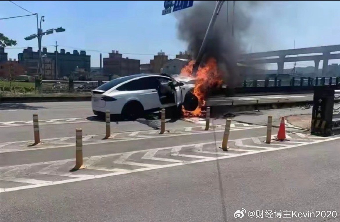 林志颖当年特斯拉车祸后再坐特斯拉，回忆当时苏醒时一度感慨“头还在”林志颖回想当年那场驾驶特斯拉的车祸