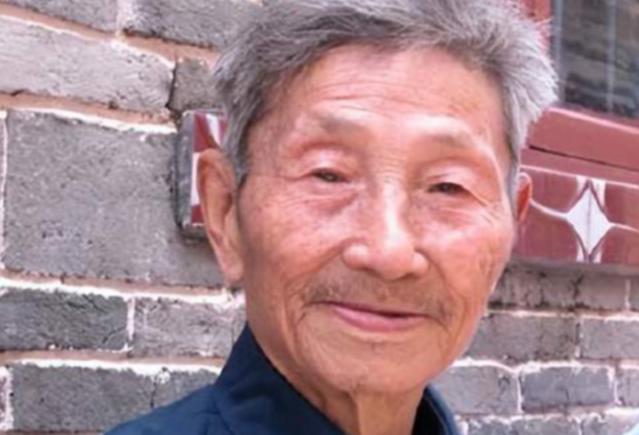 1979年，一位"疯老头"在北京拦下检察长专车，一句"我是三号花机关"让全场呆住