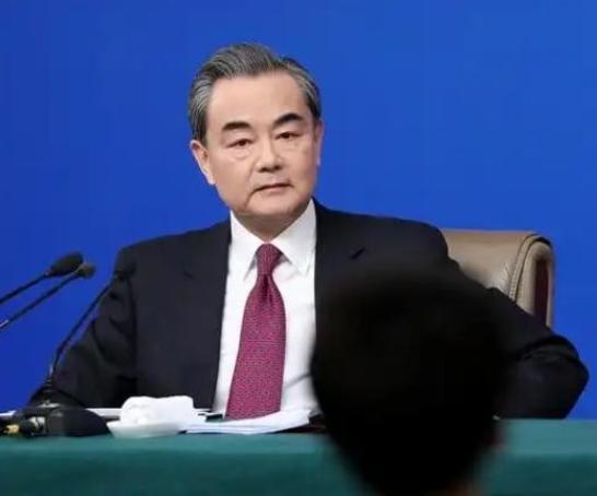 日本摊上大事了！有美国撑腰也不管用！王毅外长直言：中国有权对日本再清算！这话绝不
