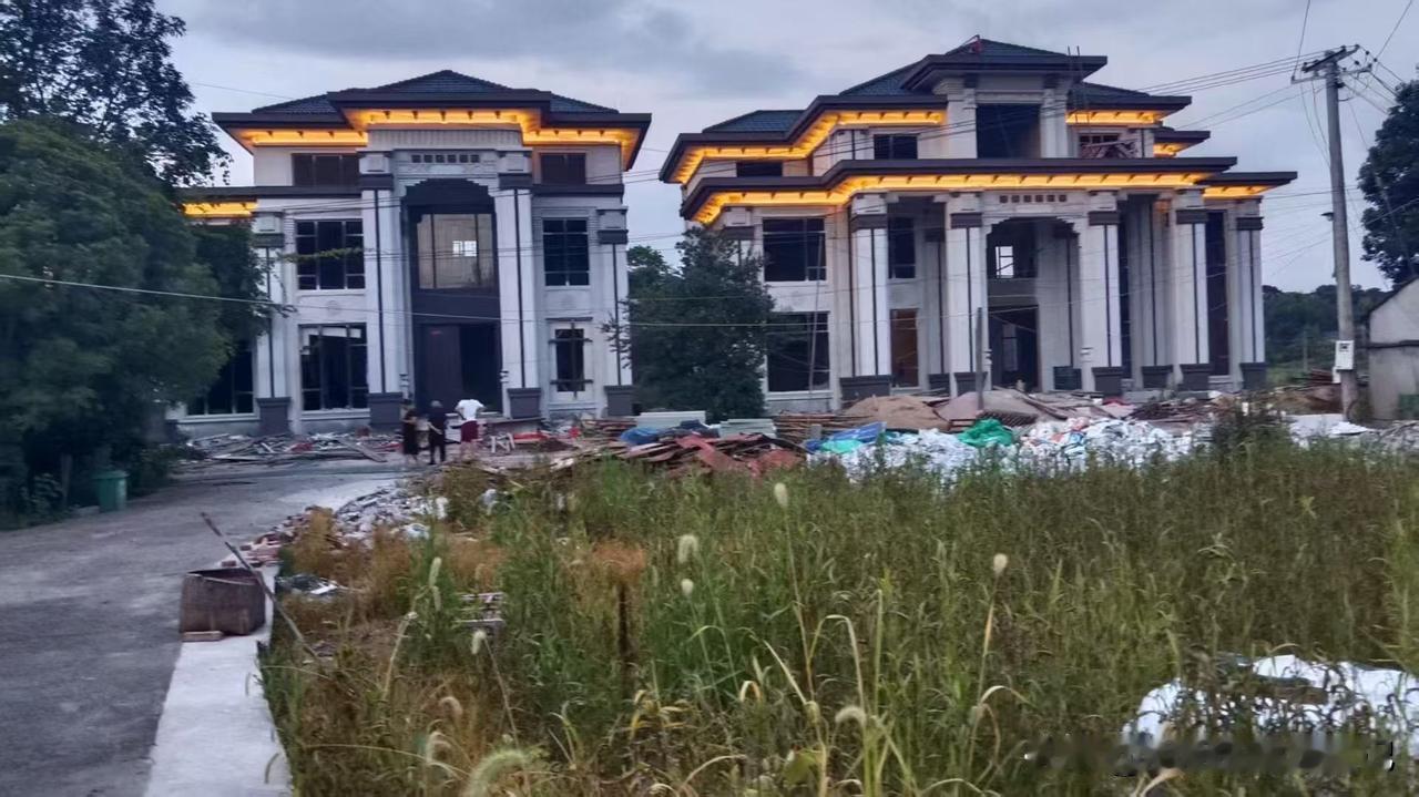突然发现，一个扎心的真相，对于大多数老百姓而言，回乡建房是很纠结的一件事情！