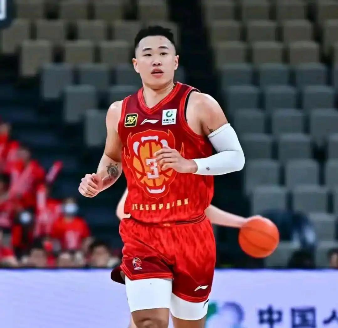 贺希宁屡遭郭士强冷落，若世预赛提前征召，中国男篮或能避免两连败韩国