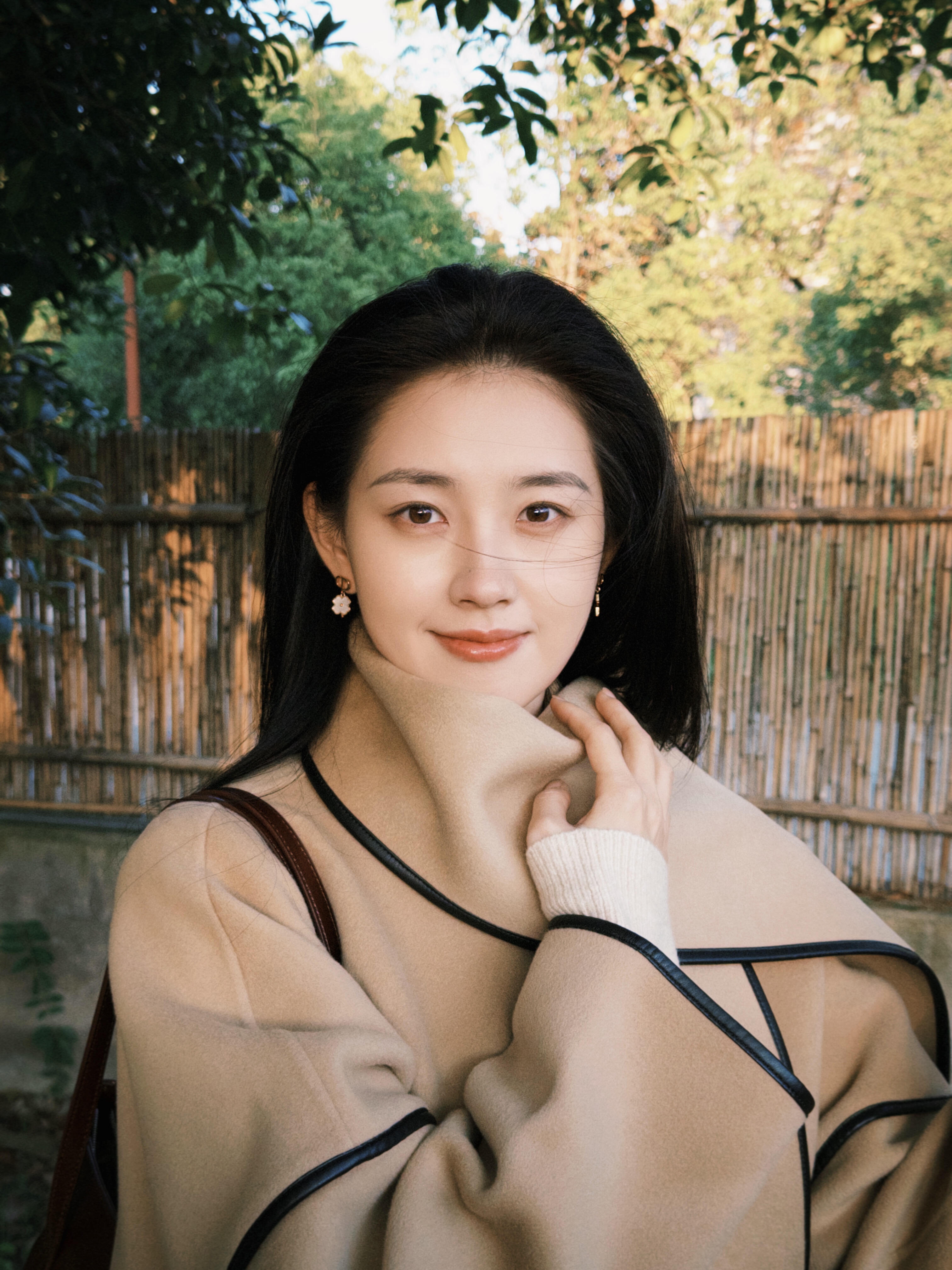 郭宇欣真的属于很耐看的长相越看越觉得她美的很大气郭宇欣