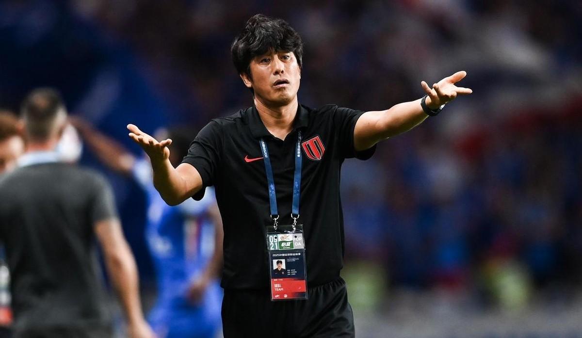 一提到成都蓉城这支队,心里就五味杂陈。去年联赛争冠的节骨眼上,就差那么一口气。