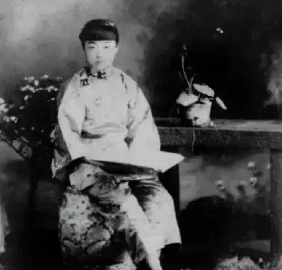 提起毛主席的妻子，所有人都知道杨开慧、贺子珍、江青。但翻开韶山《毛氏族谱》，"原
