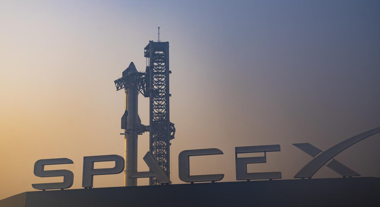 SpaceX官宣IPO！估值2万亿美元，史上最大。据《华尔街日报》、路透社最