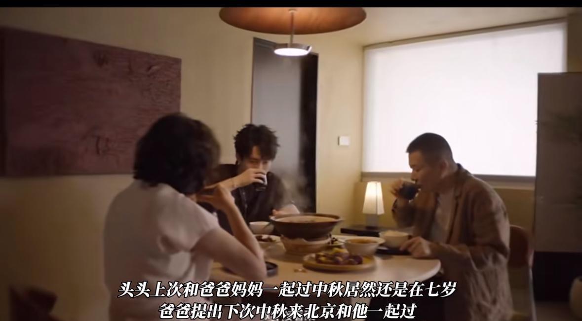 王楚钦说上一次和爸爸妈妈一起过中秋居然还在7岁爸爸提出下一个中秋来北京和楚钦