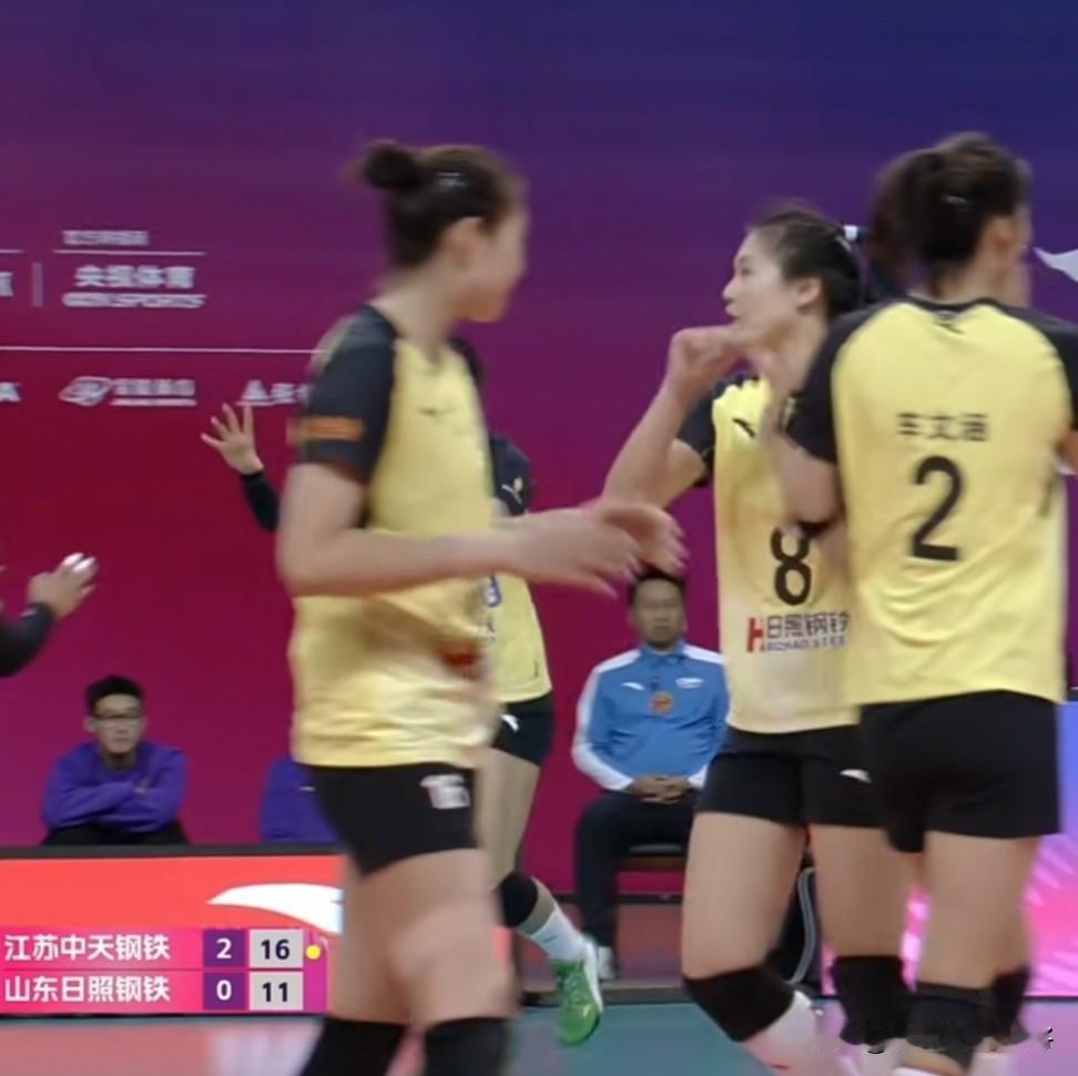 排超焦点战：山东0-3江苏，雪藏主力自由人酿苦果，新星复出引期待2025-