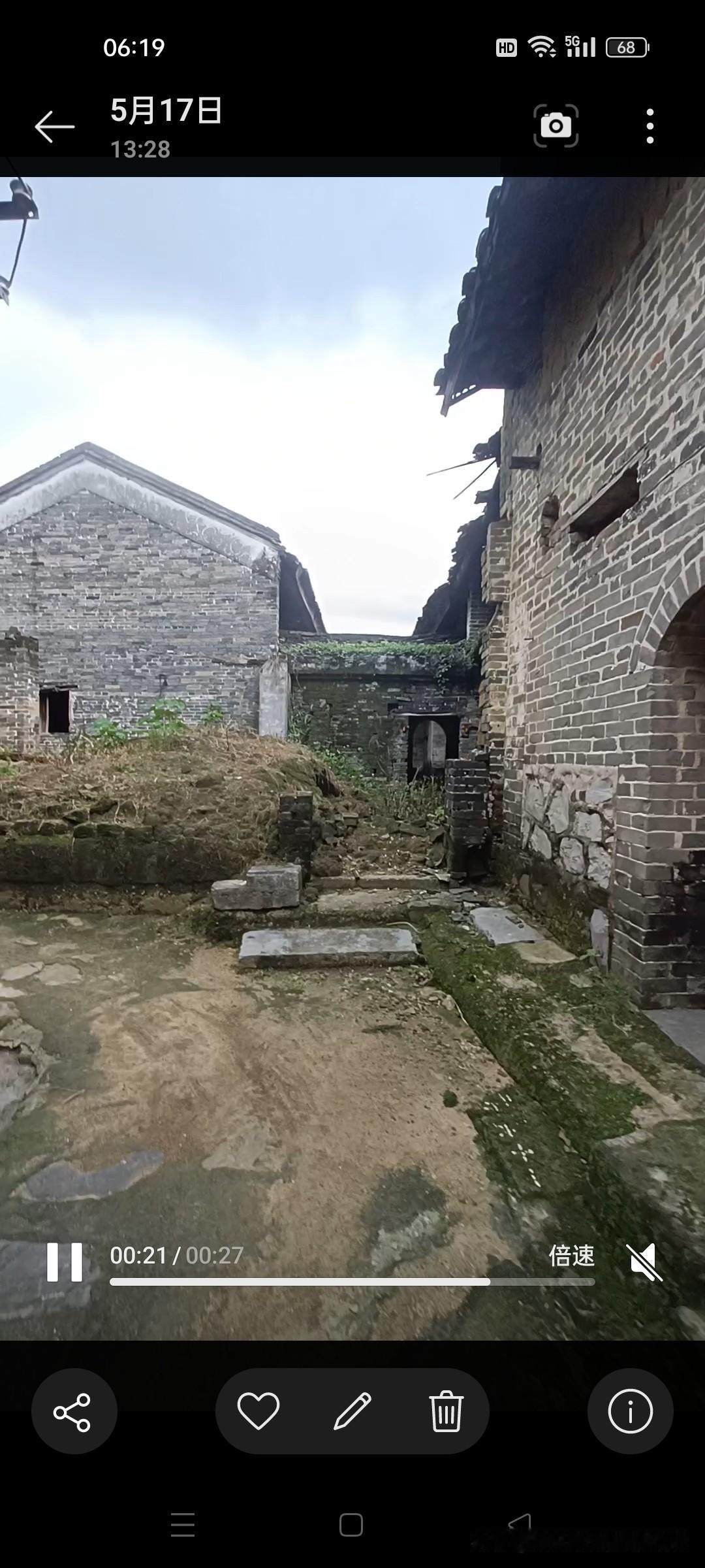 古村沧桑在桂平乡村转转，总能见很多老房旧屋，有的残破无人打理，有的则重新