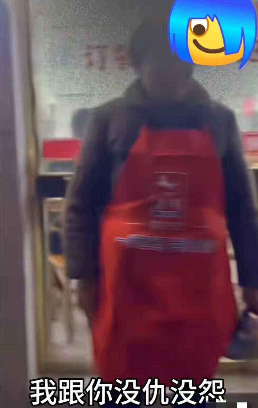 乐山面店的老板现在后悔的肠子都青了，正脸照都被人扒出来放到网上，面馆已经关门歇业