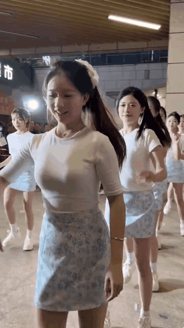 小姐姐们跳起舞来真的赏心悦目