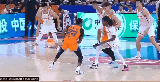 半场13中3！拉塞尔这投篮，真把CBA当NBA打了？还是古德温香啊。CBA揭