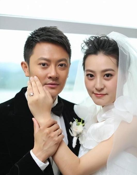 2015年，印小天花了400万元娶的老婆哈琳娜。直到孩子出生后，才发现自己的老婆