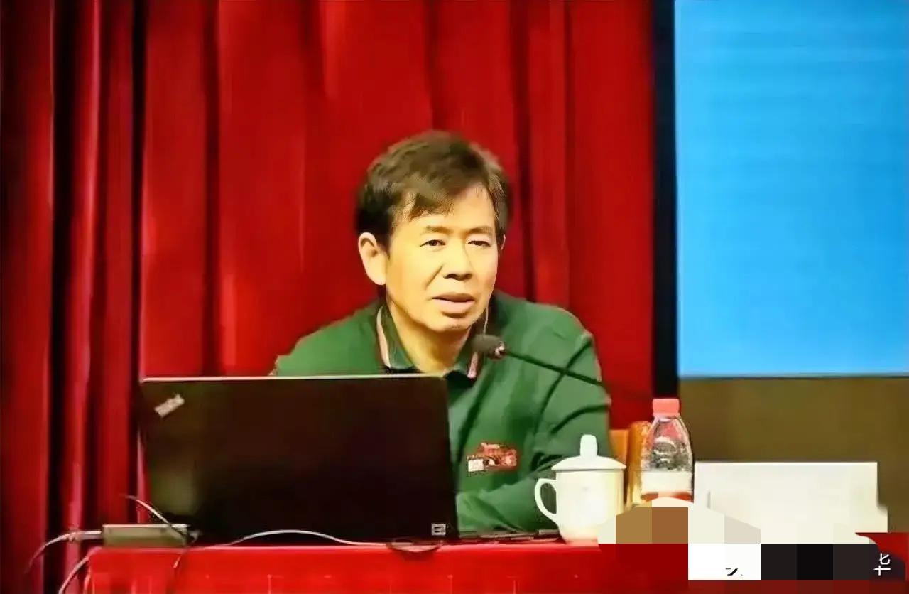 戴旭曾表示：航母、五代机、远程导弹堆起来也没用，如果不敢亮剑、不给挑衅者代价，中