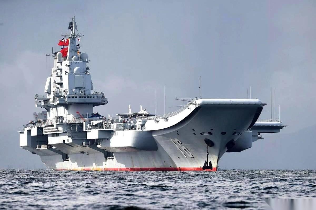 2026年8月的卫星图像显示，中国在西沙相关礁盘区域弄出了港池、码头和疑似跑道。
