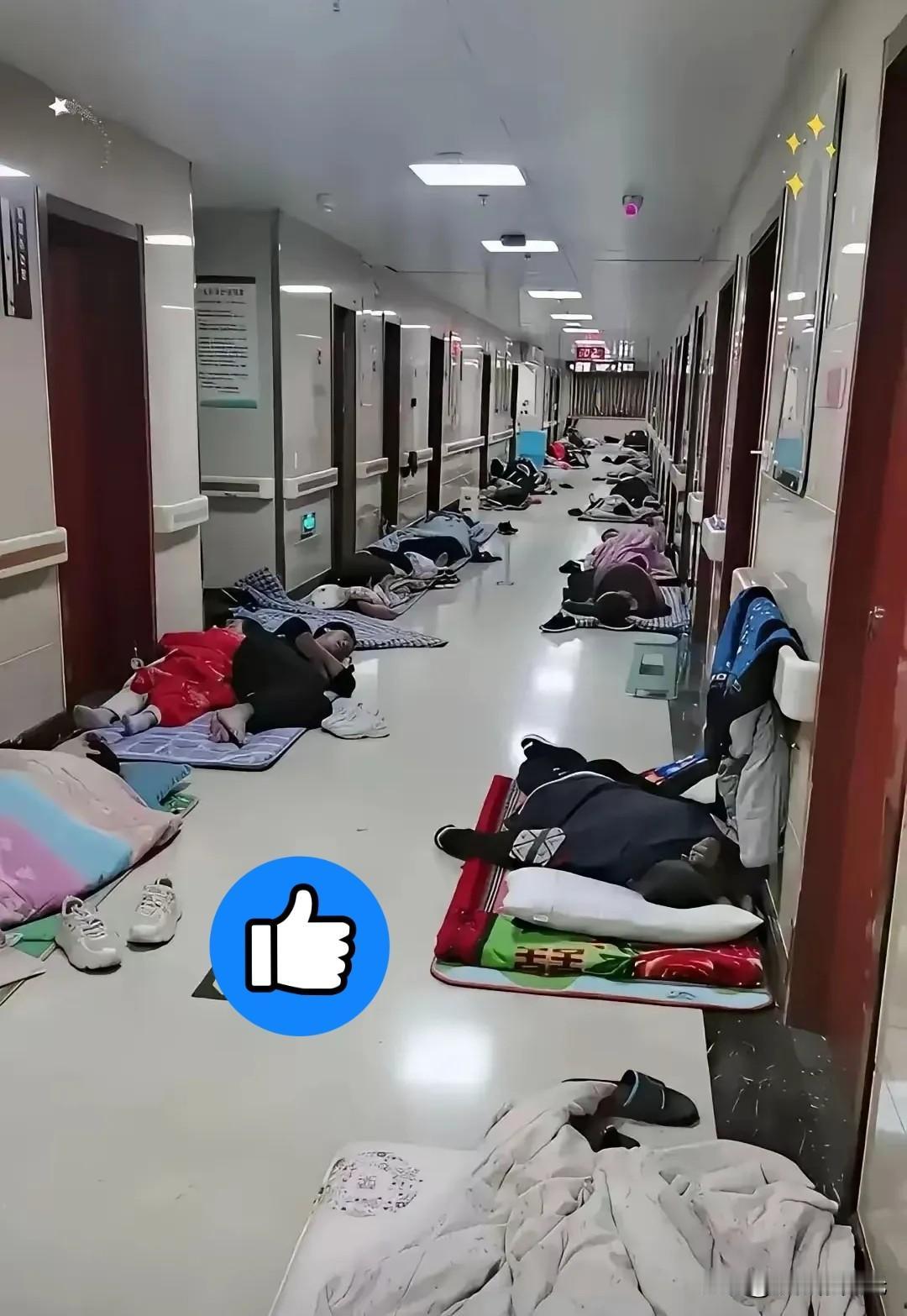 一张贴在墙上的A4纸，让多少硬汉破了防。这事儿发生在武汉，一家医院的住院部。