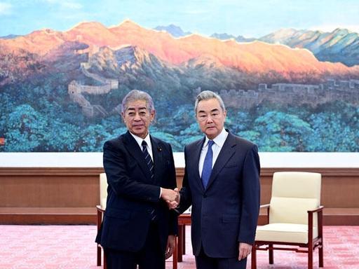 就在今天，王毅外长在北京会见了率团访华的日本前外相岩屋毅。自去年11月高市发表涉
