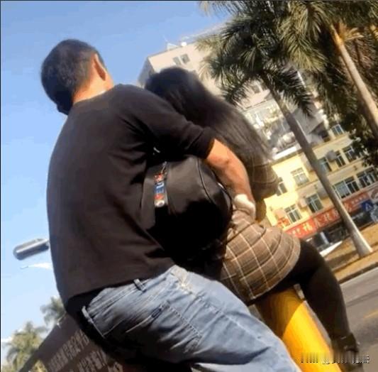 “这就是手欠的代价！”辽宁葫芦岛，女子晚上参加聚会，结束时在饭店门口被一同参加聚