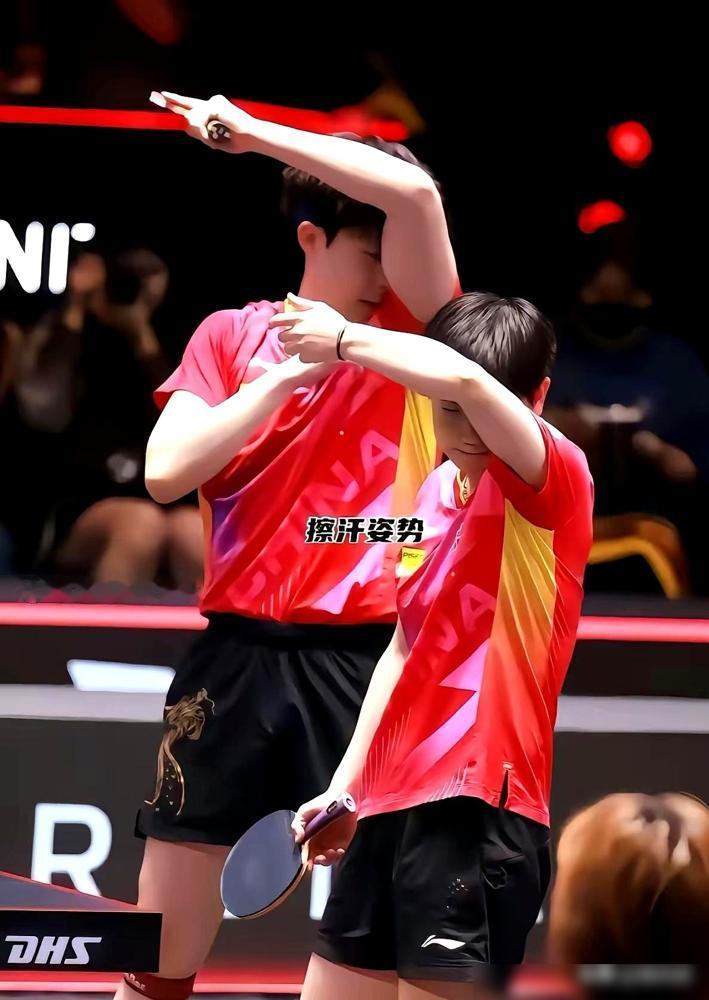 别再吹什么莎头组合的“少年热血”了。我告诉你，那根本不是童话，那是一场撕破脸