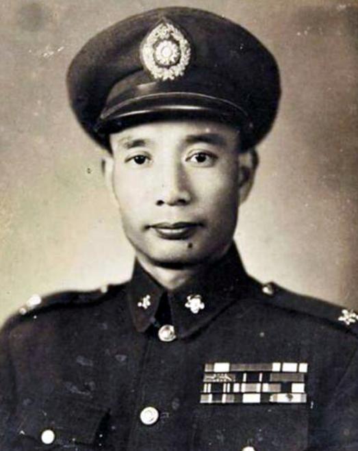 1974年11月17日，台北郊外一间破破烂烂的小铁皮屋里，床上躺着一具瘦骨嶙峋的